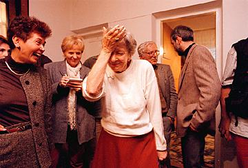 Wislawa Szymborska w dniu, w ktorym przyznano jej literacka Nagrode Nobla